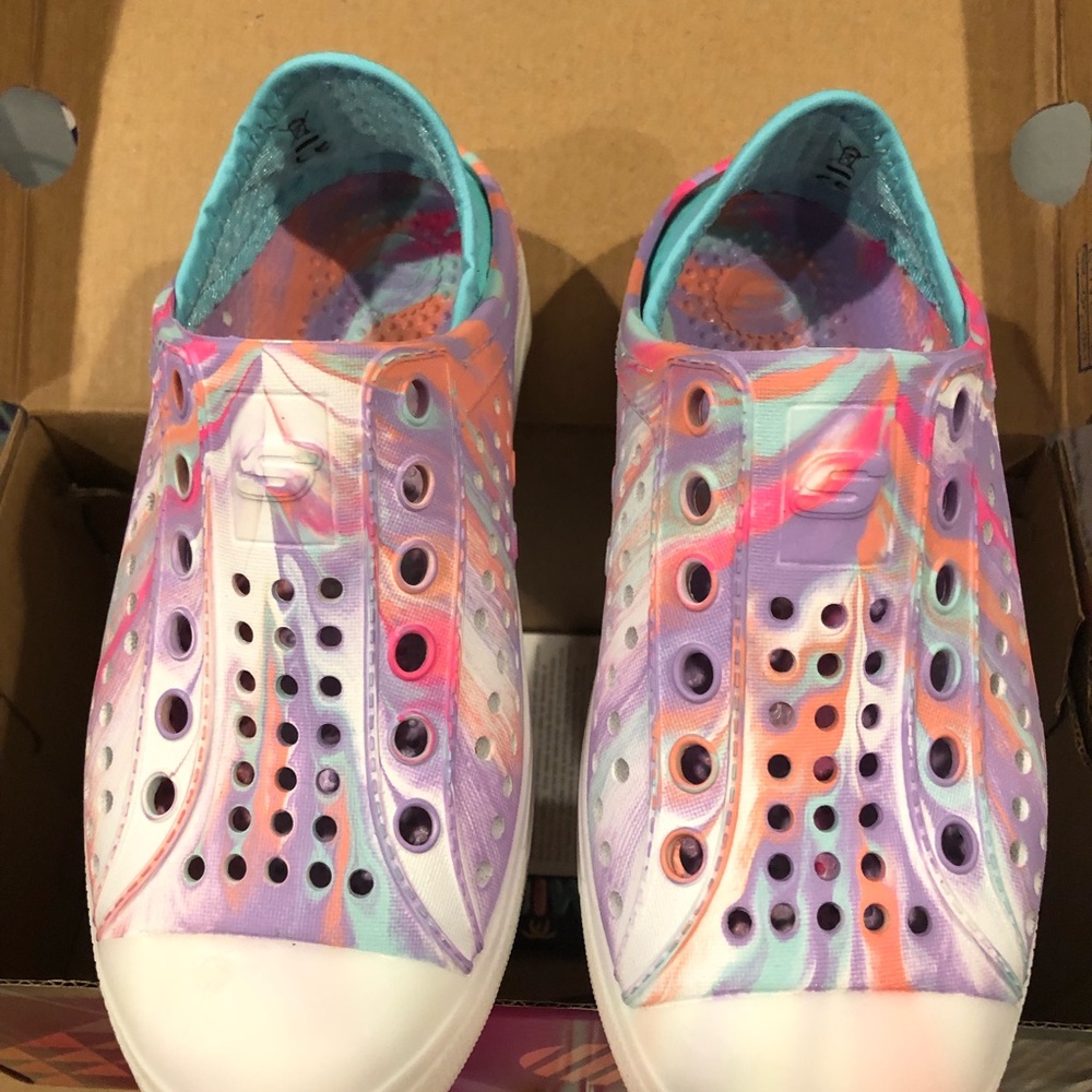 New!  Skechers Foamies size 13